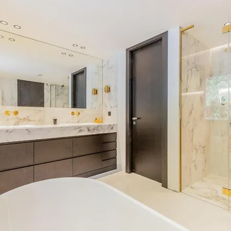 Superbe Vue Канны